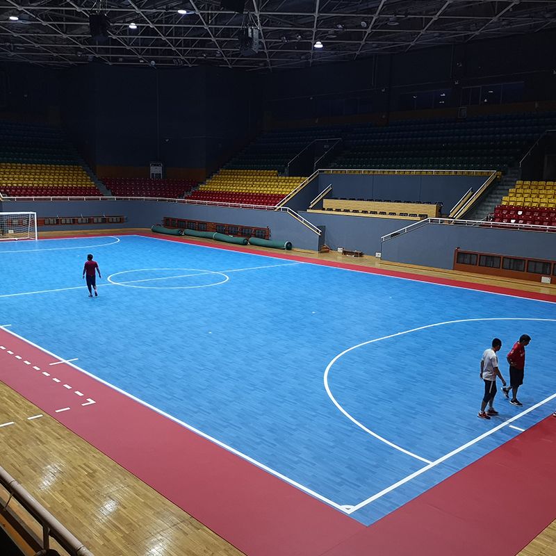 Savez-vous quelle est l'épaisseur d'un sol pour un terrain de basket