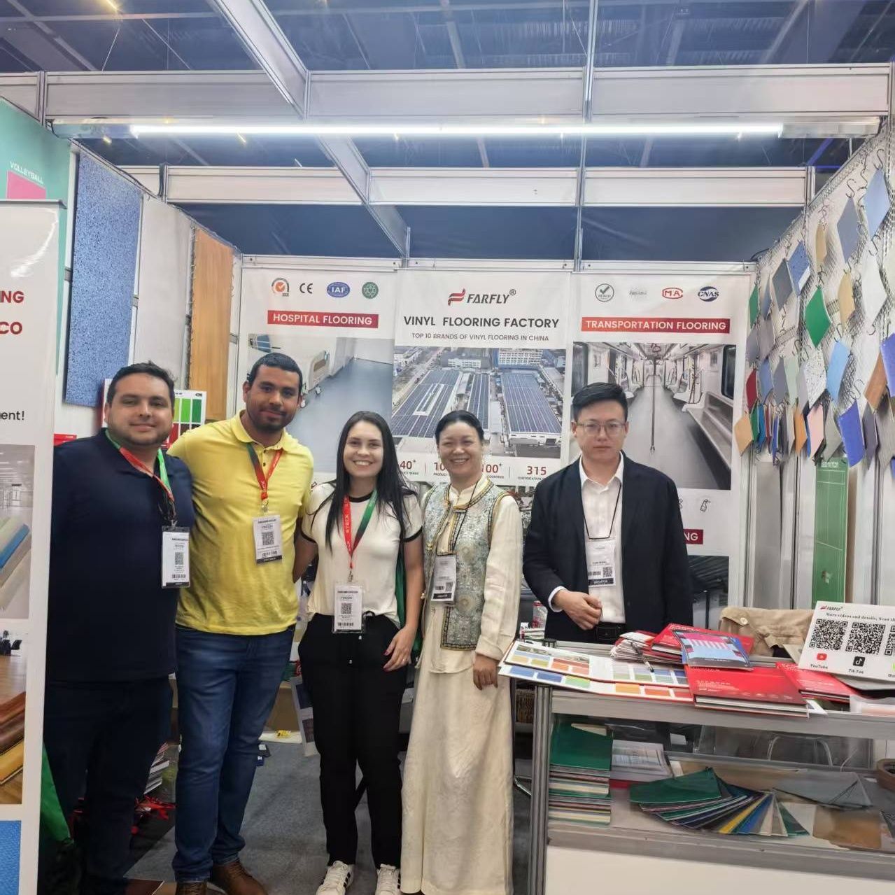 Revêtement de sol en vinyle Tengfang au Salon international des matériaux de construction du Brésil, plébiscité par les entreprises locales