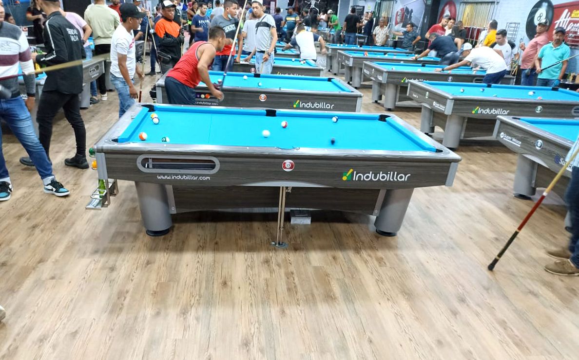 4 000 mètres carrés de revêtement de sol LVT, juillet 2025, salle de billard au Columbia